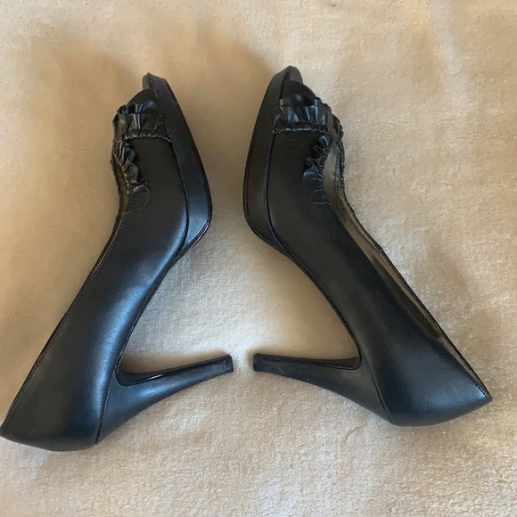Heels - Picture 2 of 5